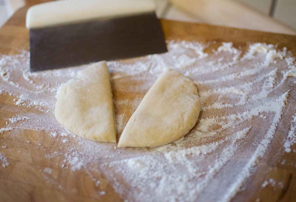 cut-ramen-dough-in-half
